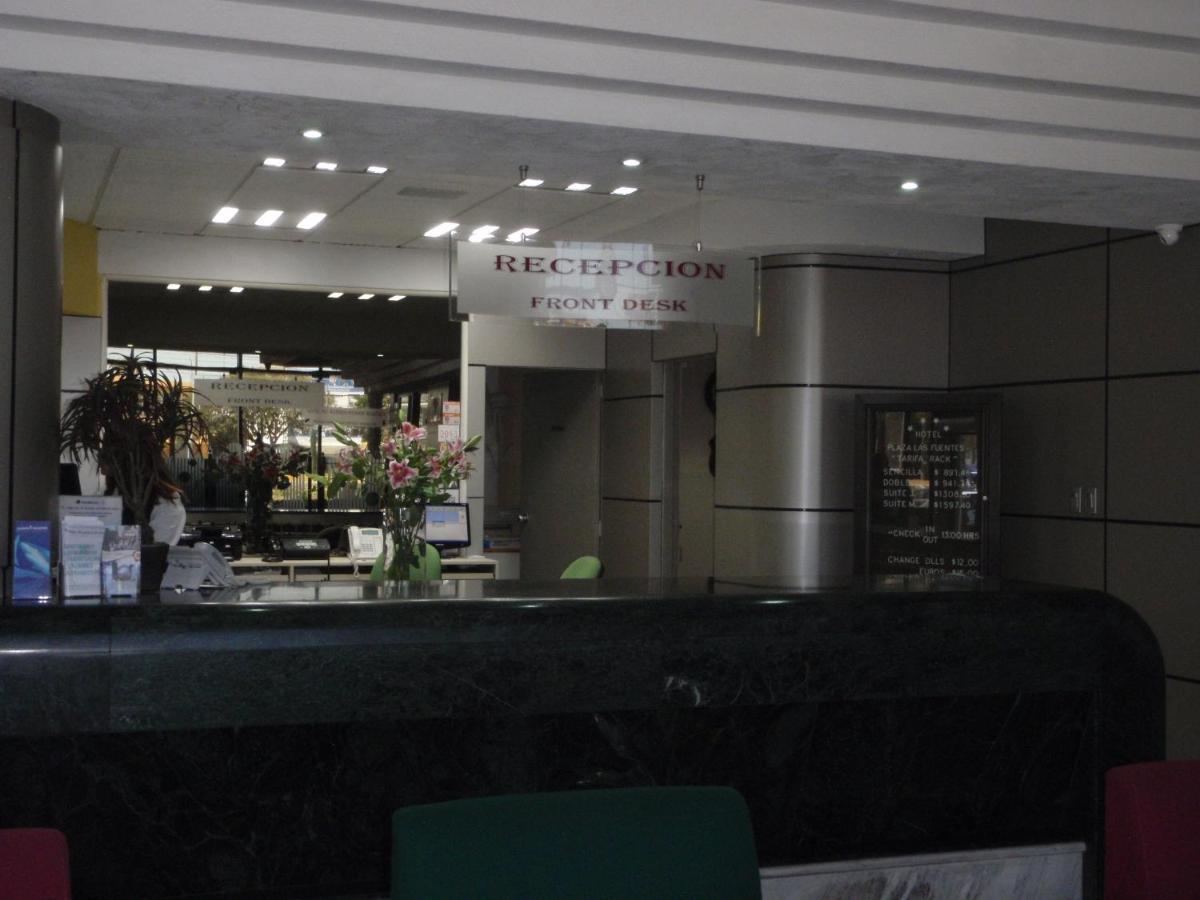 Hotel Plaza Las Fuentes Cuautlancingo Exterior photo